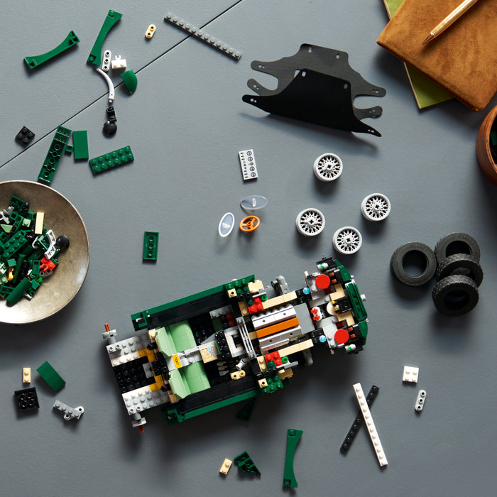 LEGO Icons Jaguar E-Type 11381 product in use