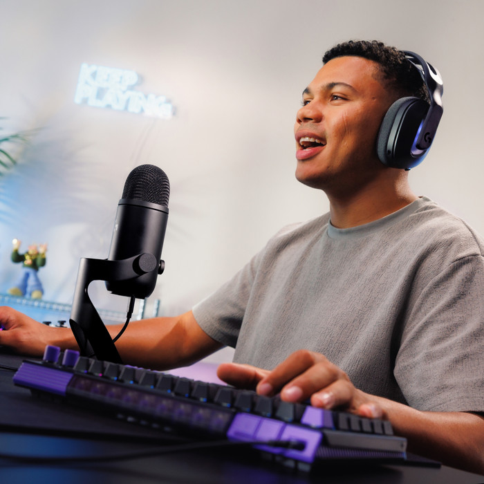 Blue Yeti 2 Black product in use