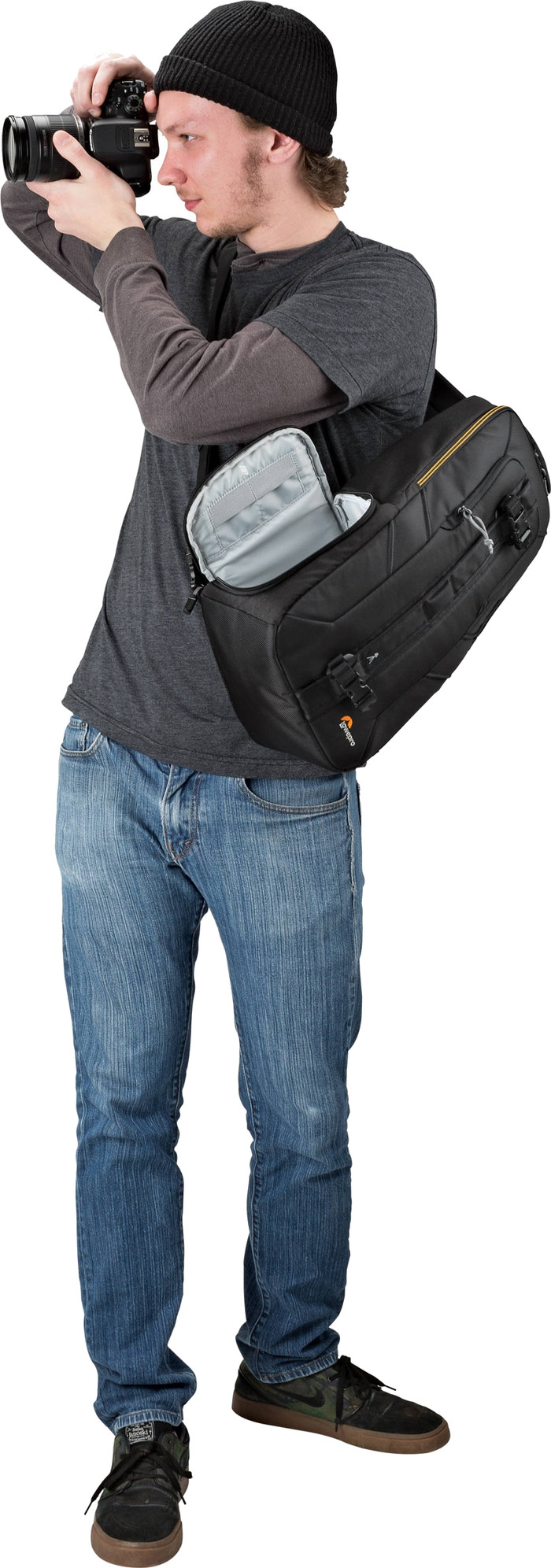 Lowepro Slingshot Edge 250 AW Black product in use