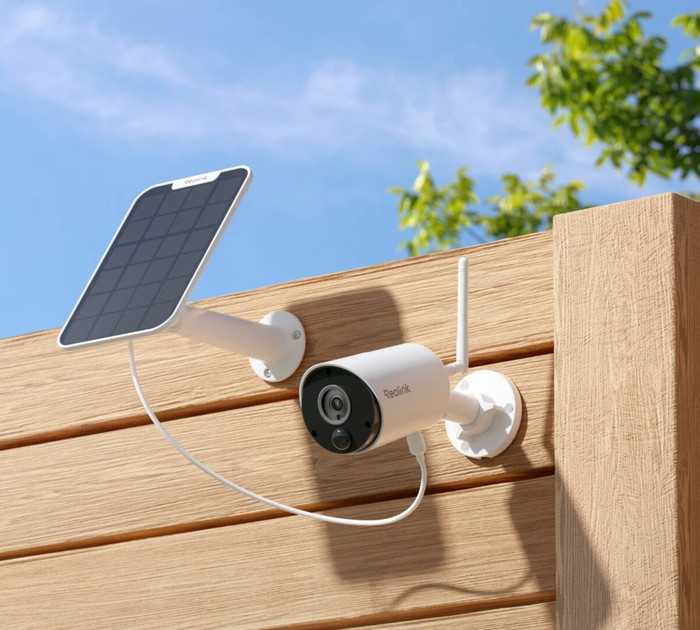 Reolink Argus Series B320 with Solar Panel product in use