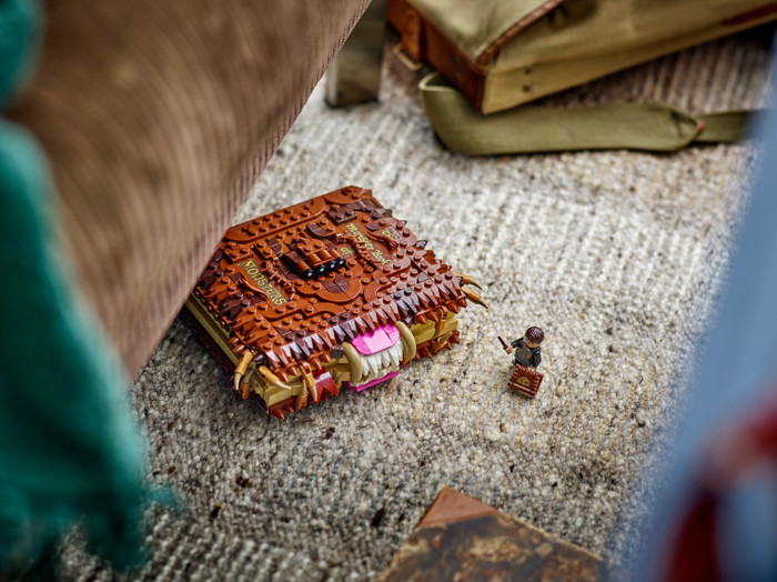 LEGO Harry Potter Beißendes Monsterbuch der Monster 76449 produkt in gebrauch