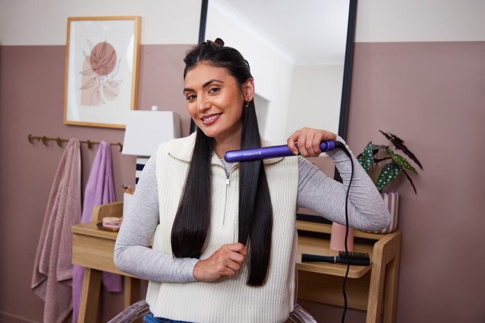 Remington Gloss Slim Straightener S9350 product in use