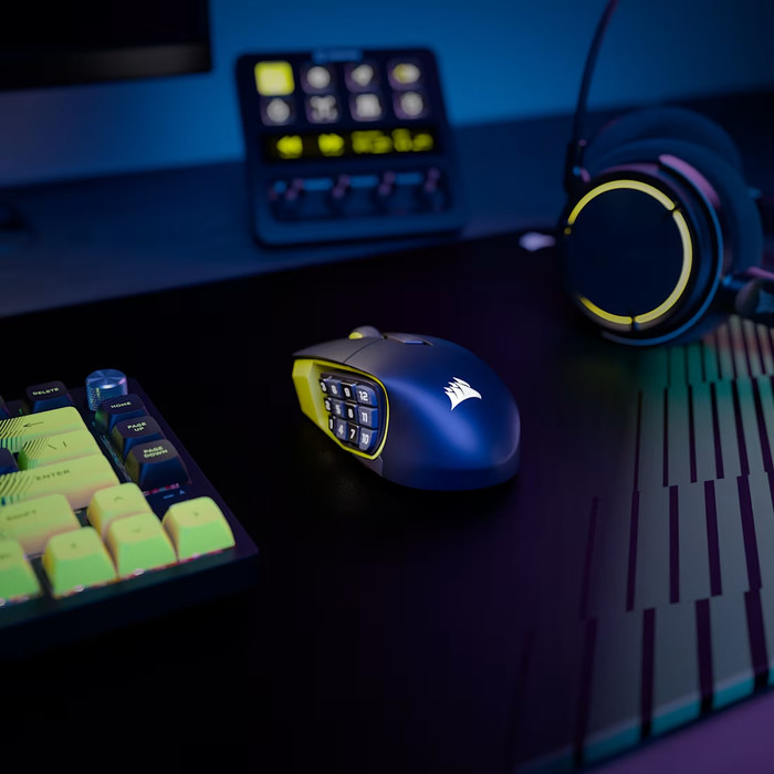 Corsair Scimitar Elite Wireless SE Gaming-Maus produkt in gebrauch