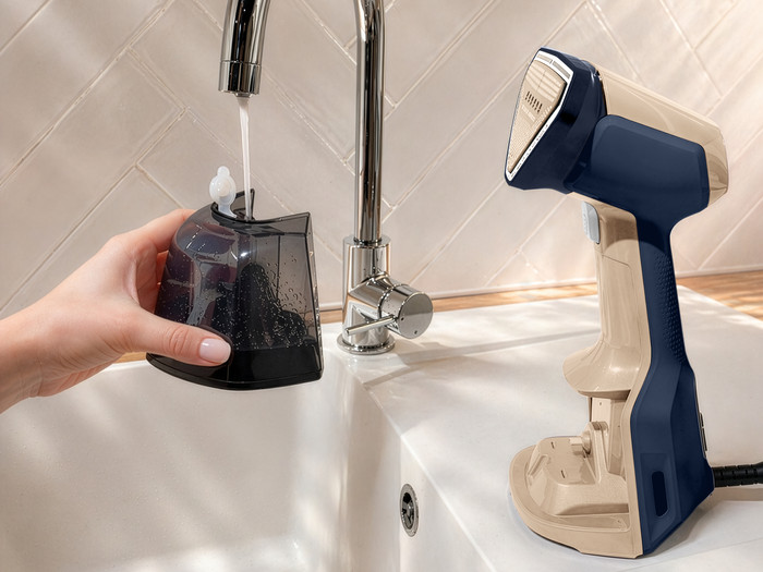 Tefal AeroSteam Elite DT9620 product in use