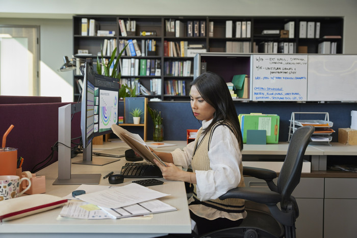 HP Series 7 Pro 724pn product in use