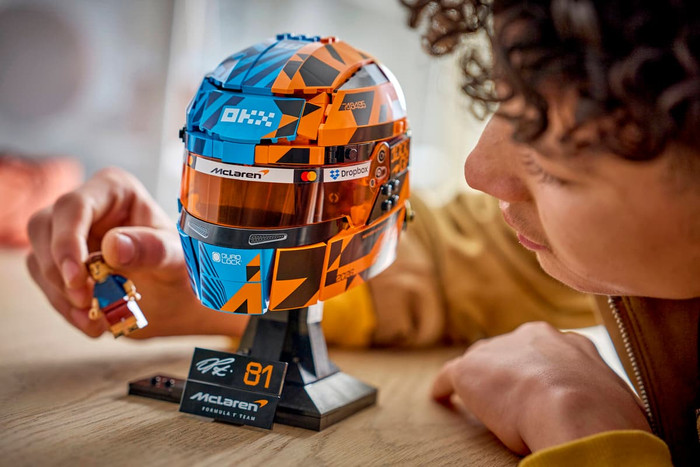 LEGO Editions McLaren Mastercard F1 Team Oscar Piastri Helm 43017 produkt in gebrauch