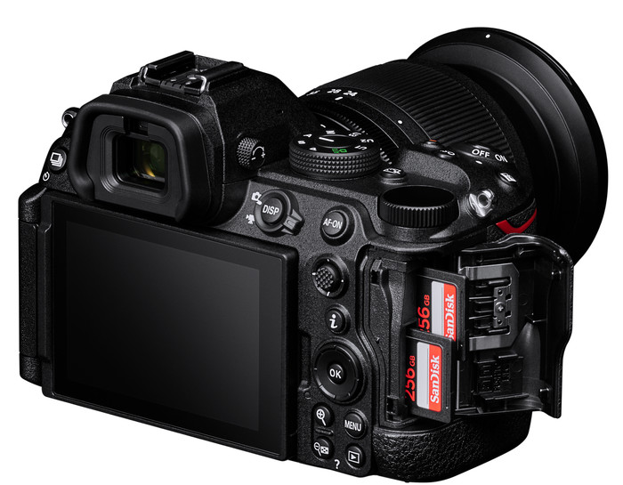 Nikon Z5 II + Nikkor Z 24-105mm f/4-7.1 rechte seite