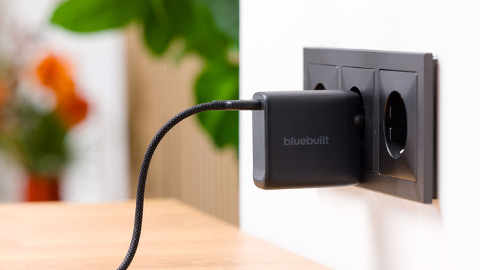 BlueBuilt 100W GaN USB-C Charger Black product in use