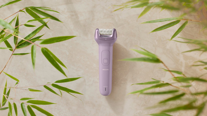 Philips Series 9000 BRE728/00 product in use