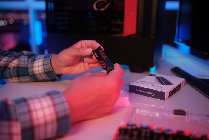 Samsung 990 Pro 2TB Kühlkörper NVMe SSD produkt in gebrauch