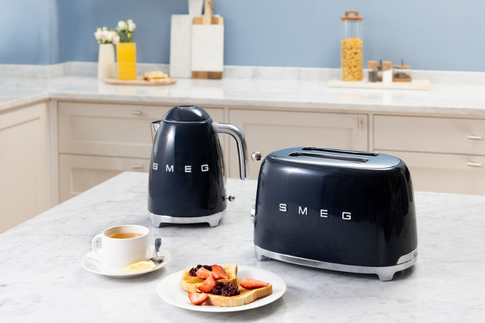 SMEG KLF03NBEU Navy Blue produkt in gebrauch