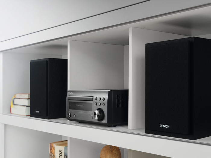 Denon D-M41DAB Schwarz produkt in gebrauch