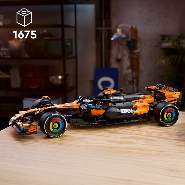LEGO Technic McLaren MCL39 F1 Rennwagen 42228 produkt in gebrauch