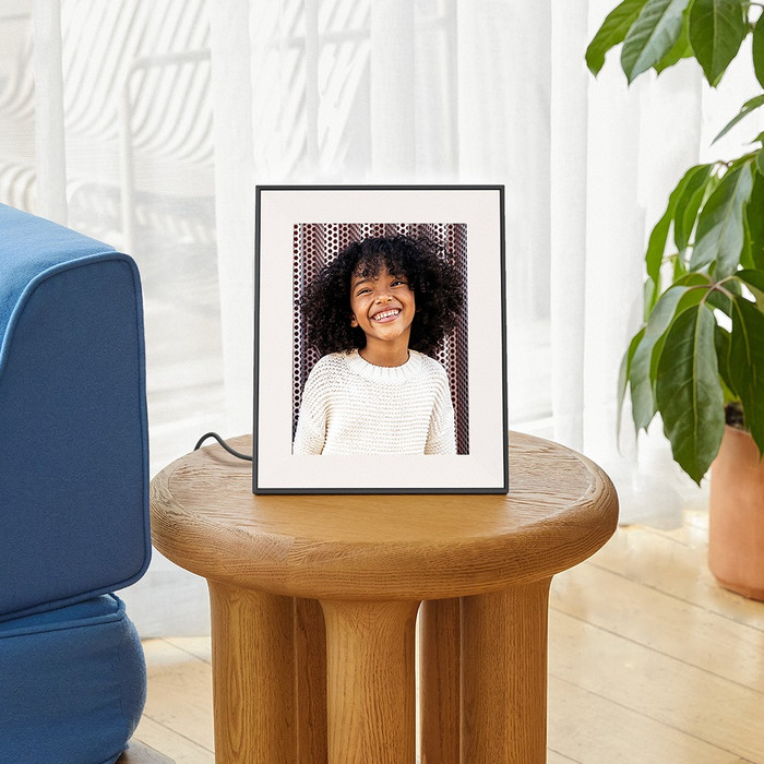 Aura Frames Aspen Schwarz produkt in gebrauch