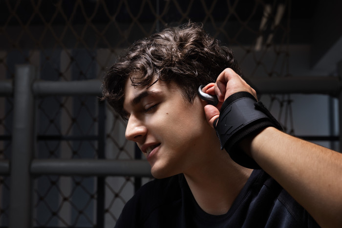 Shokz OpenFit Air 2 Schwarz produkt in gebrauch