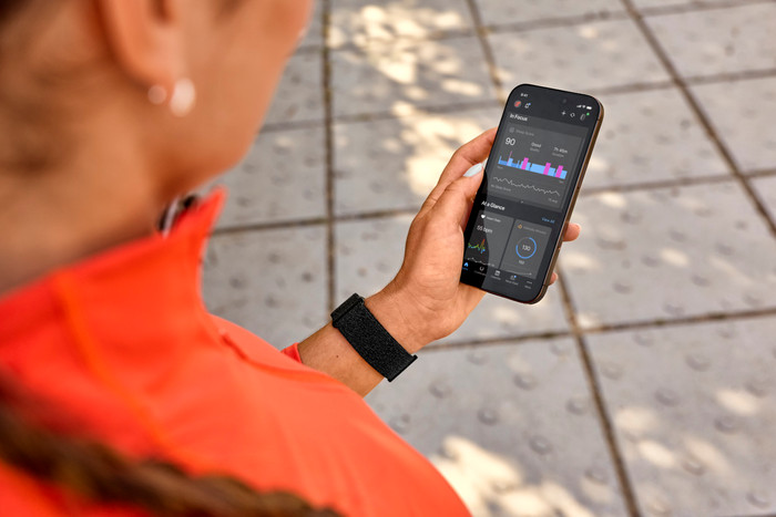 Garmin CIRQA Smart Band L/XL Schwarz produkt in gebrauch