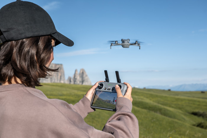 DJI Mini 5 Pro Fly More Combo Plus + Smart Controller produkt in gebrauch