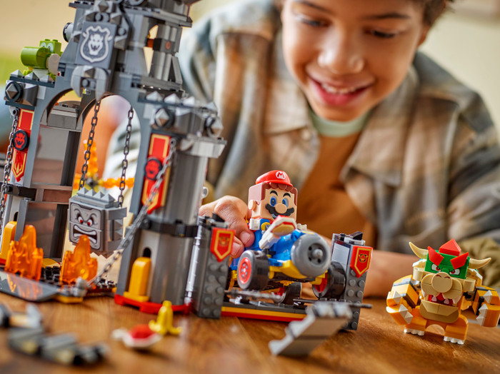 LEGO Super Mario Mario Kart - Bowsers Festung 72039 produkt in gebrauch