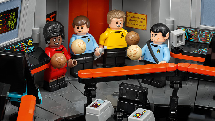 LEGO Icons Star Trek: U.S.S. Enterprise NCC-1701 Bridge 11385 detail