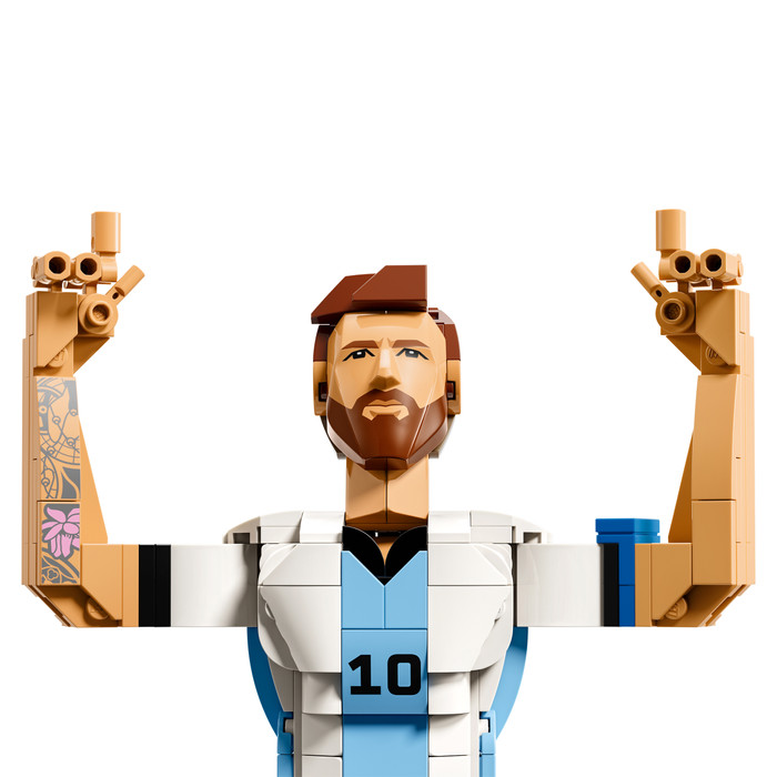 LEGO Editions Lionel Messi - Football Legend 43015 product in use