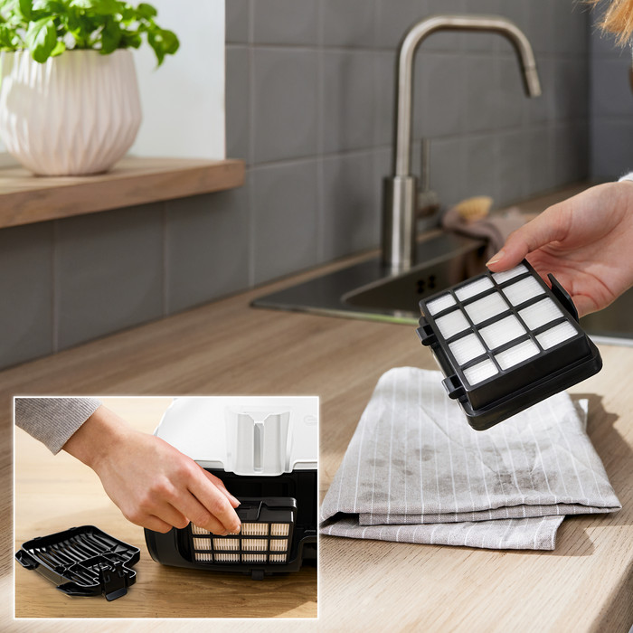 Bosch Series 2 BGS05WH2H product in use