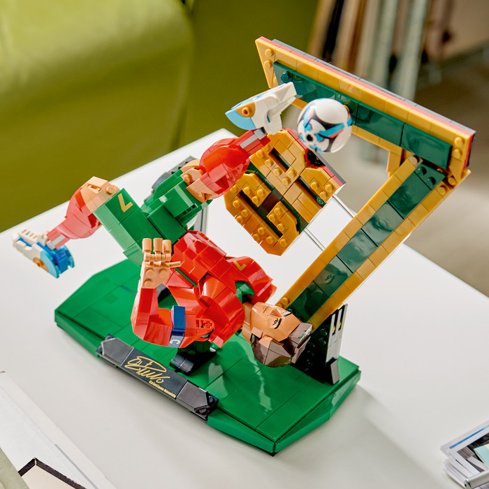 LEGO Editions Cristiano Ronaldo - Football Legend 43016 product in use