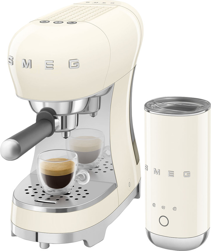 SMEG ECF12CREU Cream + Milk Frother product in use