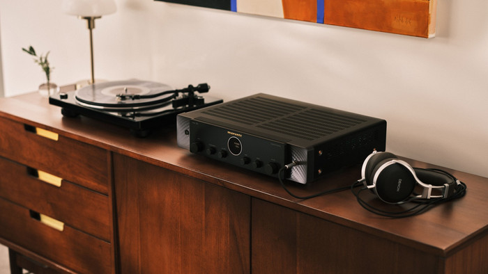 Marantz MODEL 70 Black product in use