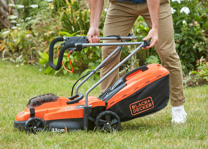 BLACK+DECKER BCMW3318N (ohne Akku) detail