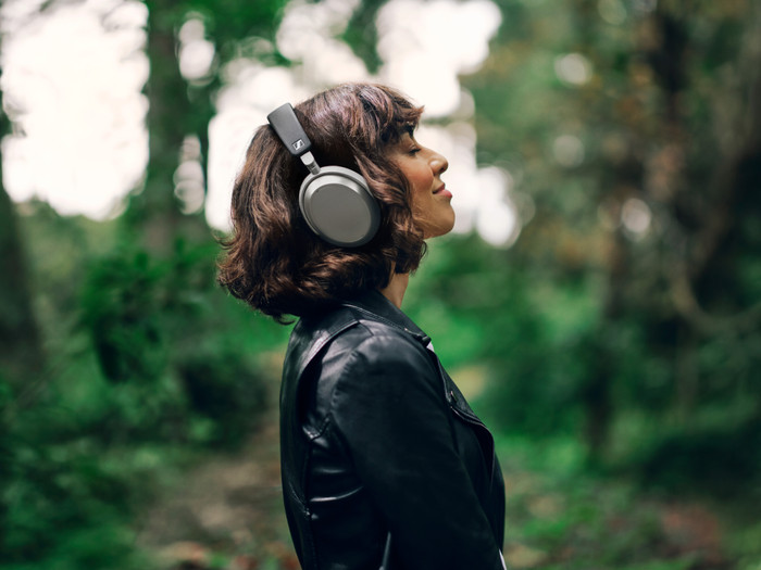 Sennheiser HDB 630 Lunar Silver produkt in gebrauch