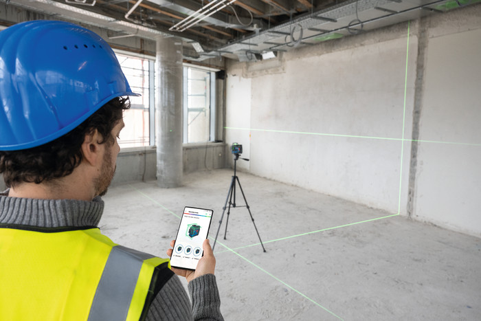 Bosch Professional GLL 12V-100-33 CG product in use