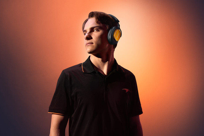 Bowers & Wilkins PX8 S2 McLaren produkt in gebrauch