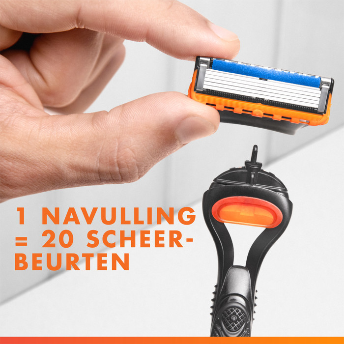 Gillette Fusion5 + 11 Replacement Blades detail