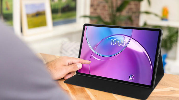 BlueBuilt Lenovo Idea Tab Pro Gen 2 Book Case Schwarz produkt in gebrauch