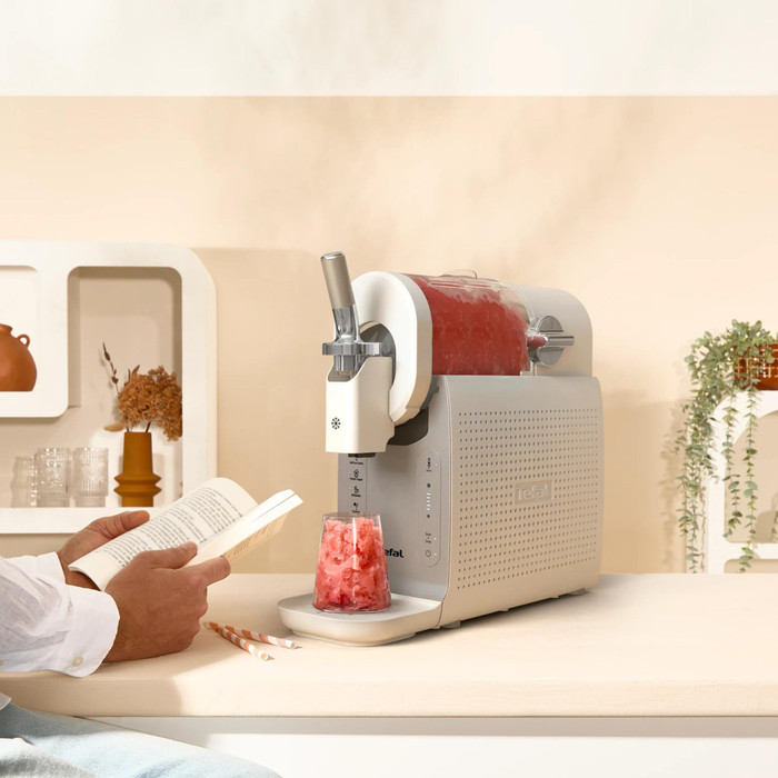 Tefal Freezi 16-in-1 Ice Cream & Frozen Drink Maker IG801A produkt in gebrauch