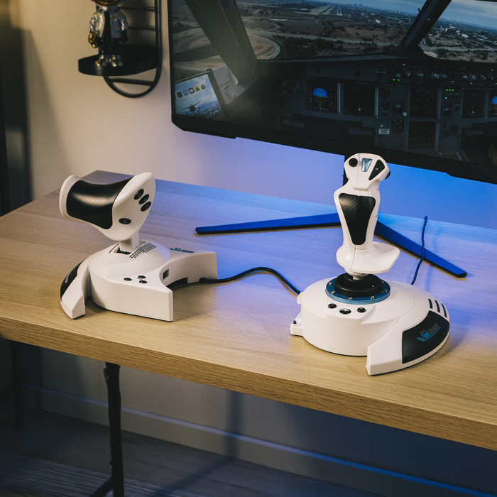 Thrustmaster T.Flight Hotas 5 Microsoft Flight Simulator Edition produkt in gebrauch