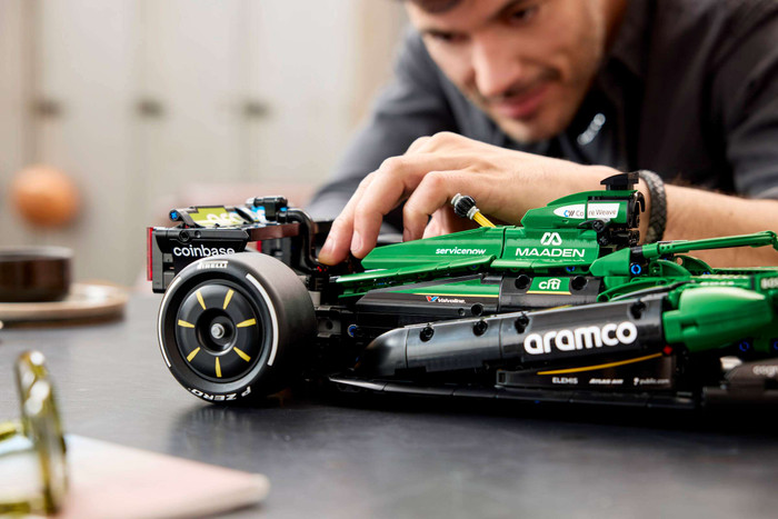 LEGO Technic Aston Martin Aramco AMR25 F1 Car 42240 visual supplier