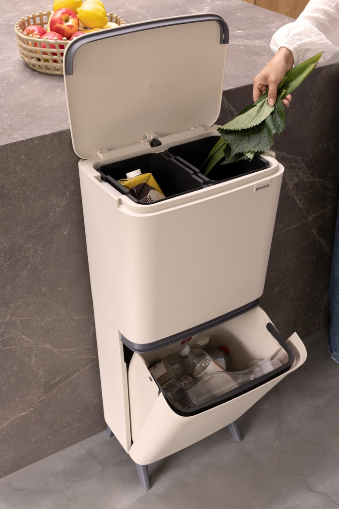 Brabantia SortUp Recycle Hi Mülleimer 25+10+10L Beige produkt in gebrauch