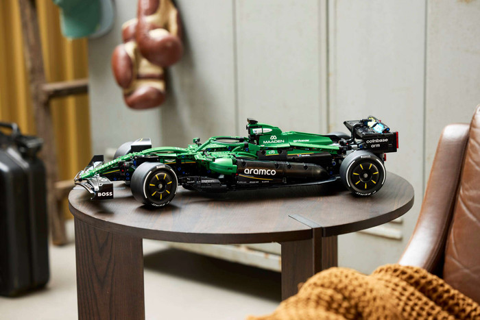LEGO Technic Aston Martin Aramco AMR25 F1 Car 42240 visual supplier