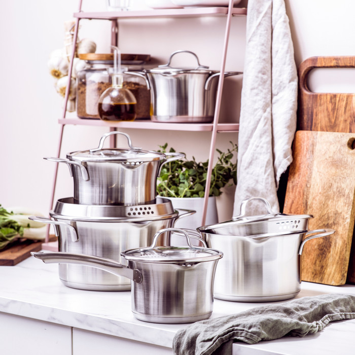 BK Wave Cookware Set 4-piece product in use
