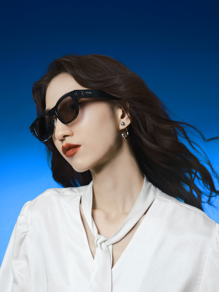 HTC VIVE Eagle AI Glasses Photochromic Rectangular Black product in use