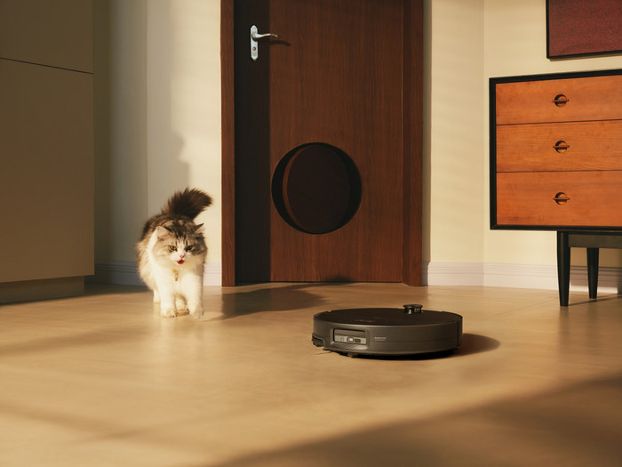 Roborock Saros 20 Sonic Complete Black produkt in gebrauch