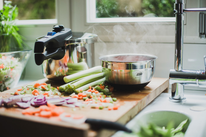 ELO Pressure Cooker Praktika XS 2.7L product in use