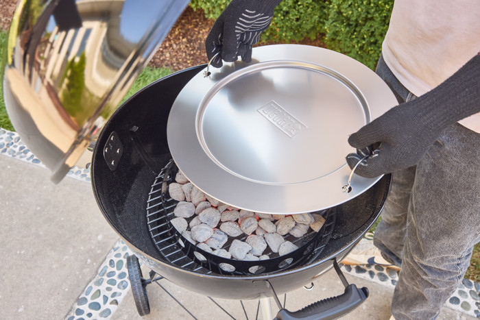Weber Master Touch Premium E-5770 Schwarz produkt in gebrauch