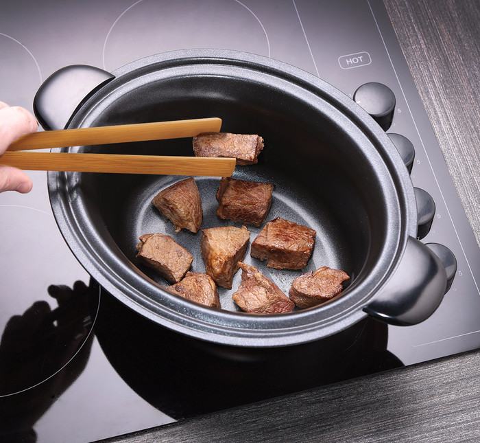 Russell Hobbs MaxiCook Searing Slowcooker 6L product in use