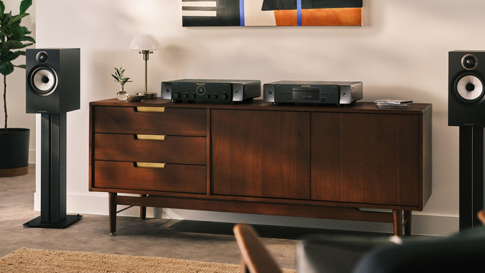 Marantz MODEL 70 Black product in use