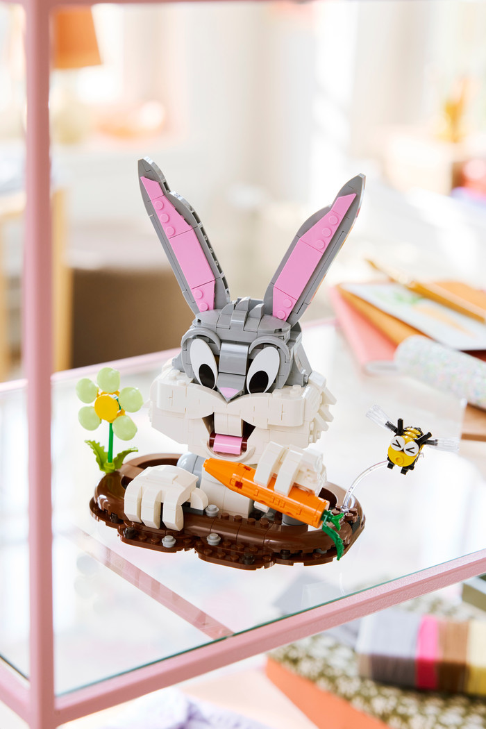 LEGO Looney Tunes Bugs Bunny 40920 product in use
