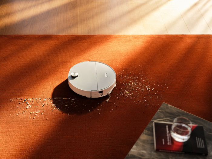 Roborock Saros 20 Sonic Complete White produkt in gebrauch