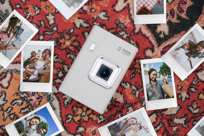 Fujifilm Instax Mini LiPlay+ Sand Beige produkt in gebrauch