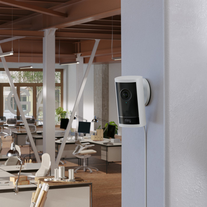 Ring Outdoor Camera Pro Stecker Weiß Doppelpack produkt in gebrauch
